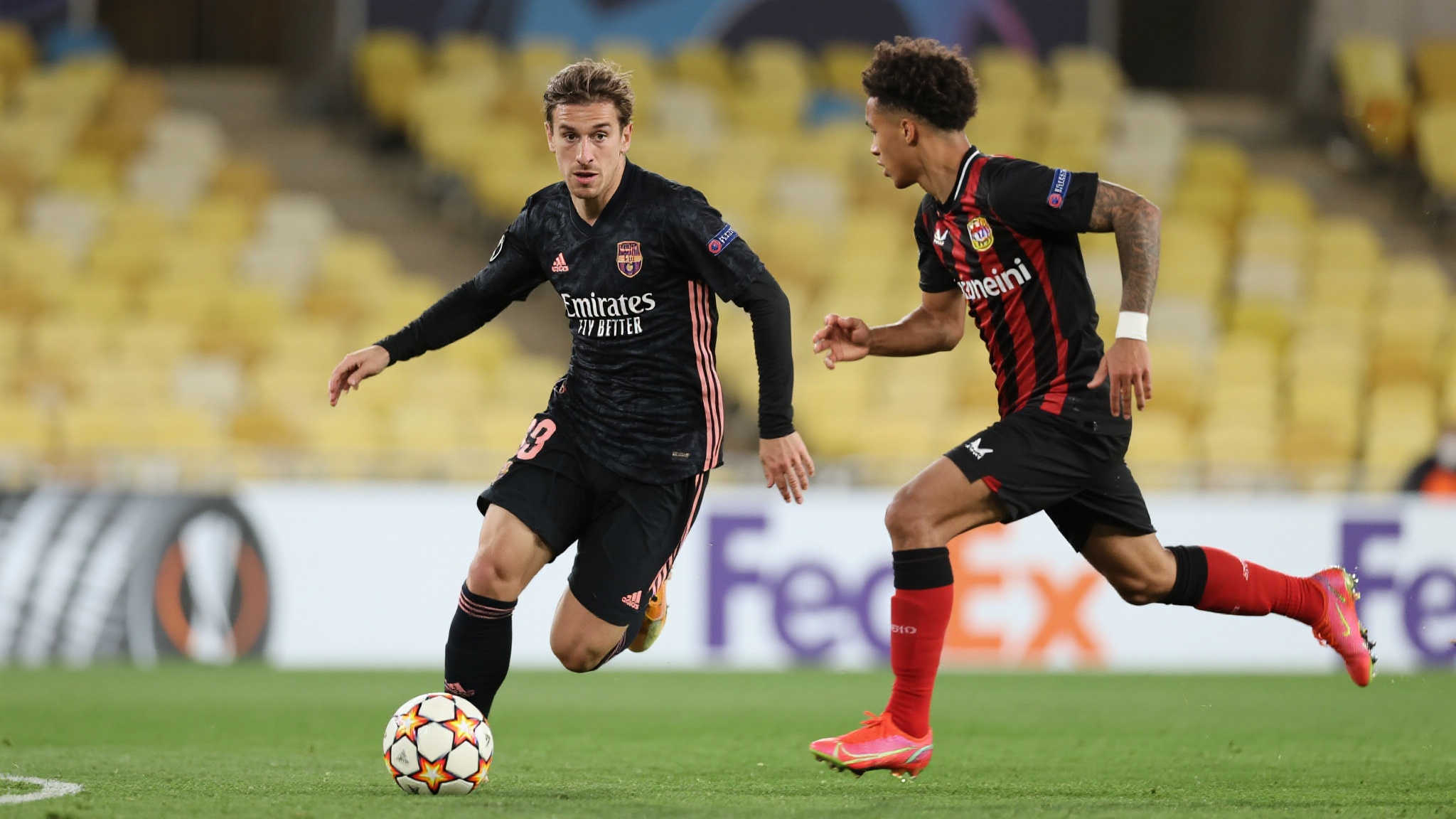 巴黎圣日耳曼称霸2024/25赛季欧冠最佳阵容 其中,中场大师级球员尤为抢眼,他凭借多次关键助攻成